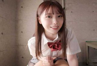 Em nữ sinh xinh đẹp cướp bồ của bạn thân